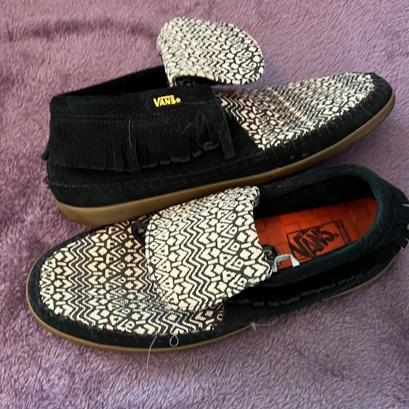 Women’s Vans Black in canvas slip on moccasins size 6 1/2. - Picture 2 of 3